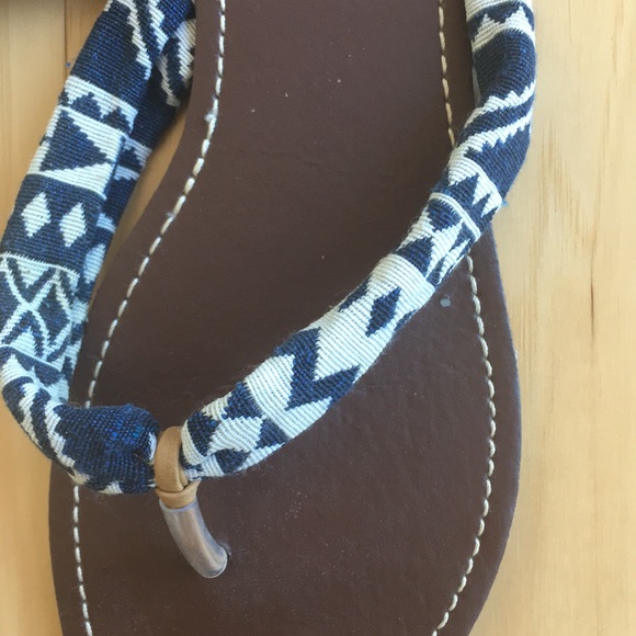 Francesca’s flip flops size 9 - Picture 3 of 5